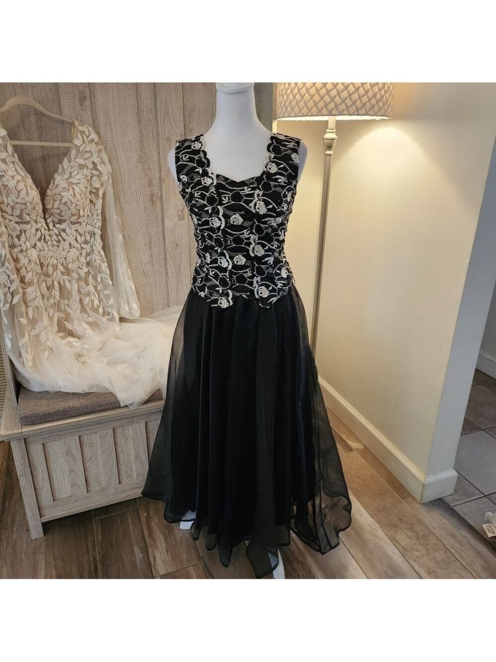 VINTAGE FORMAL  Black and White Floral Dress
